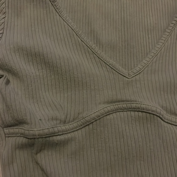 Green long sleeve vneck - Picture 2 of 3